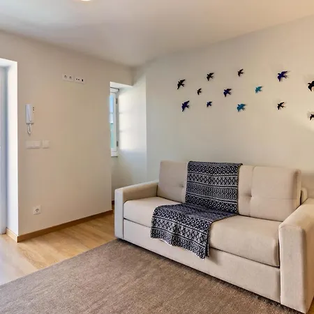 Casa Andorinhas بيت للعطل